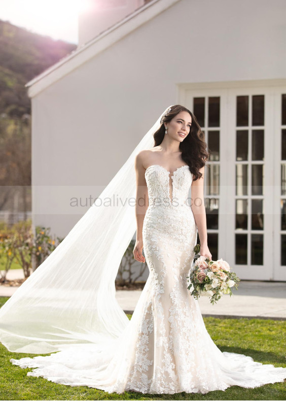 Strapless Plunging Neck Ivory Lace Tulle Open Buttons Back Wedding Dress